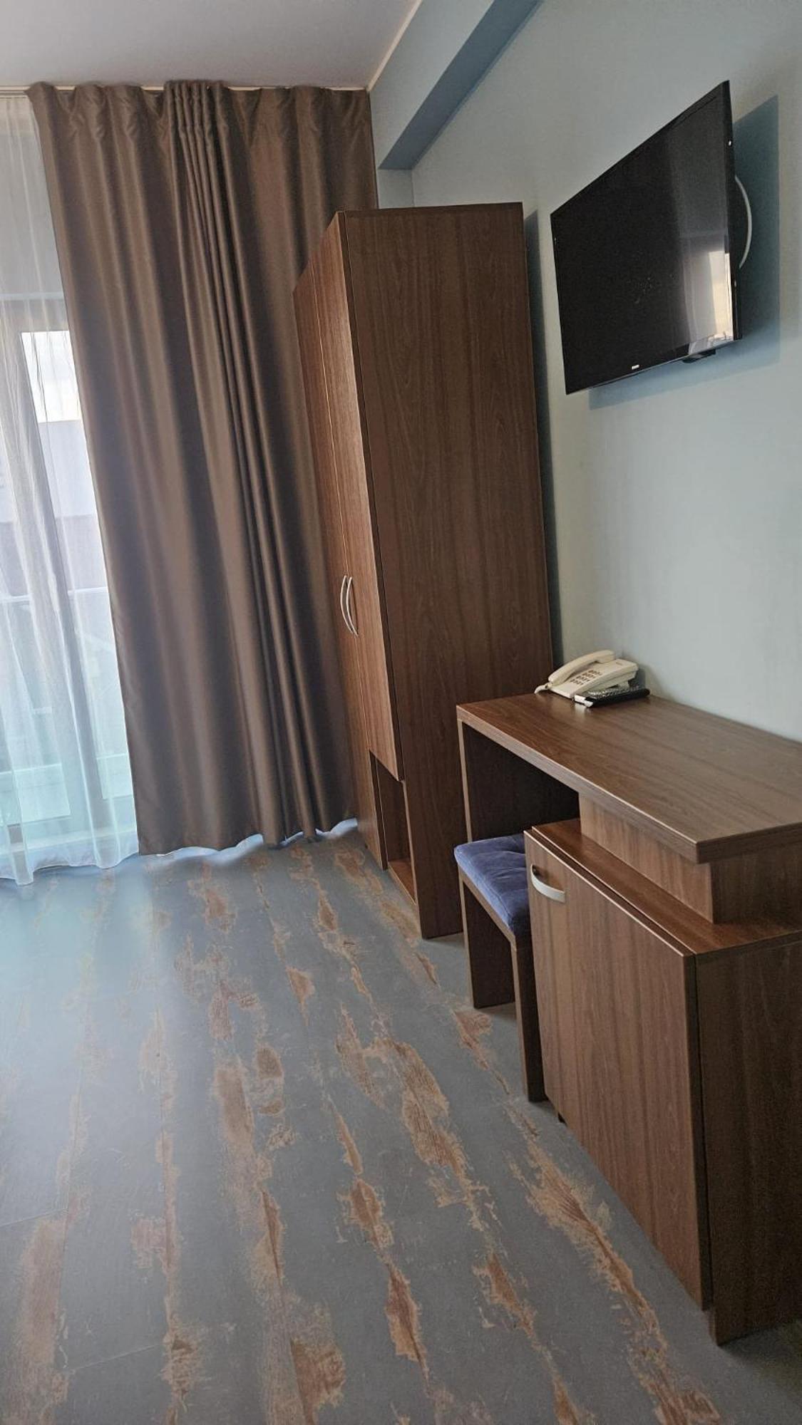 Friday Hotel